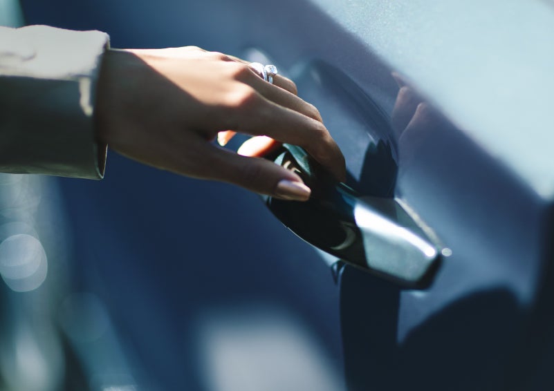 A hand gracefully grips the Light Touch Handle of a 2024 Lincoln Aviator® SUV to demonstrate its ease of use | Vista Lincoln Woodland Hills in Woodland Hills CA