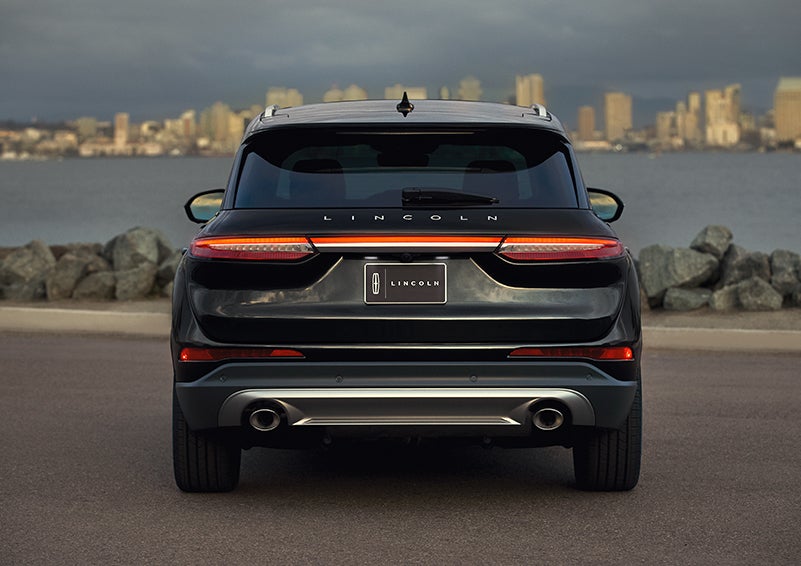 The rear lighting of the 2024 Lincoln Corsair® SUV spans the entire width of the vehicle. | Vista Lincoln Woodland Hills in Woodland Hills CA