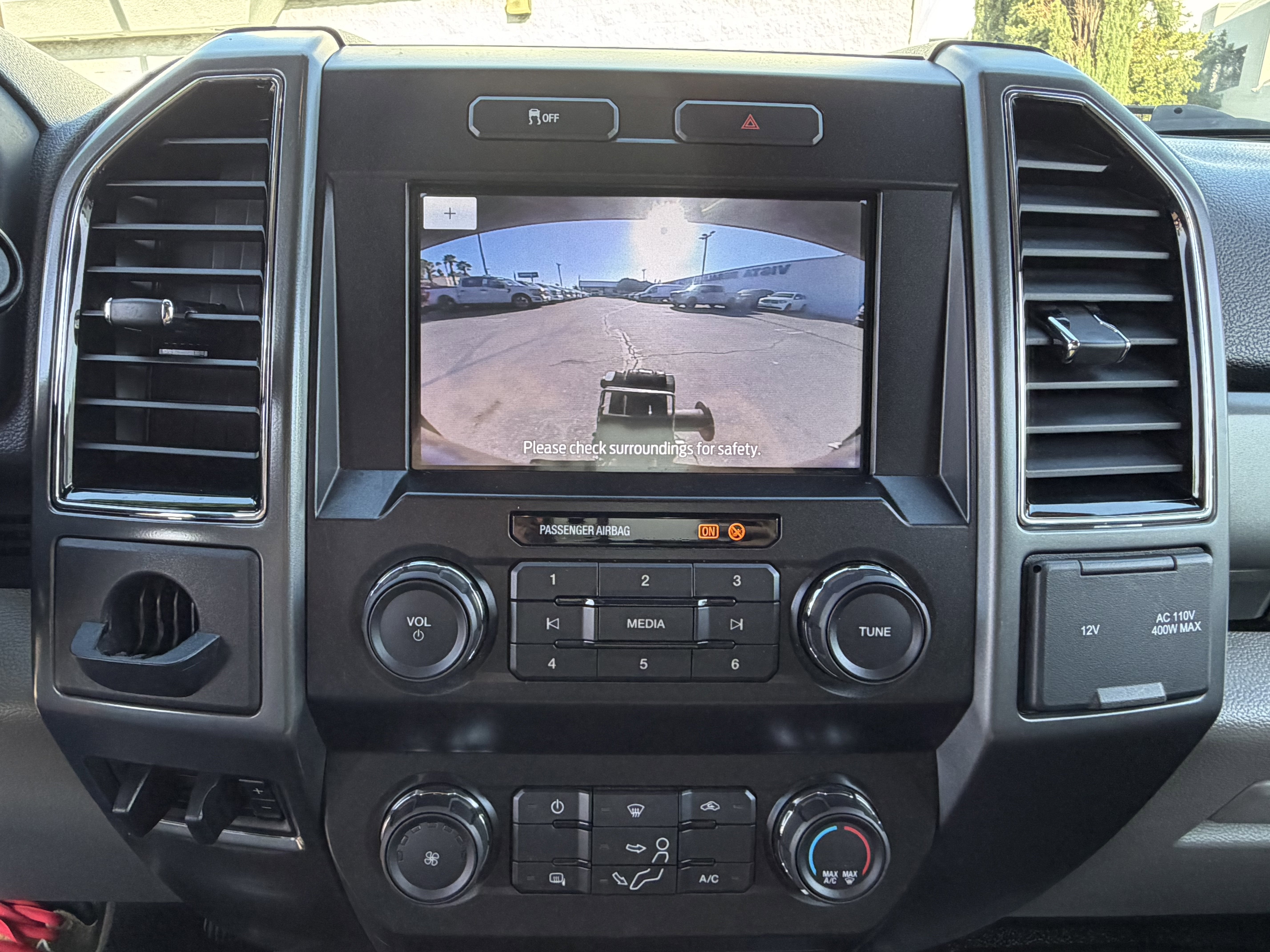 2022 Ford Super Duty F-550 DRW XLT 2WD Crew Cab 203 WB 84 CA