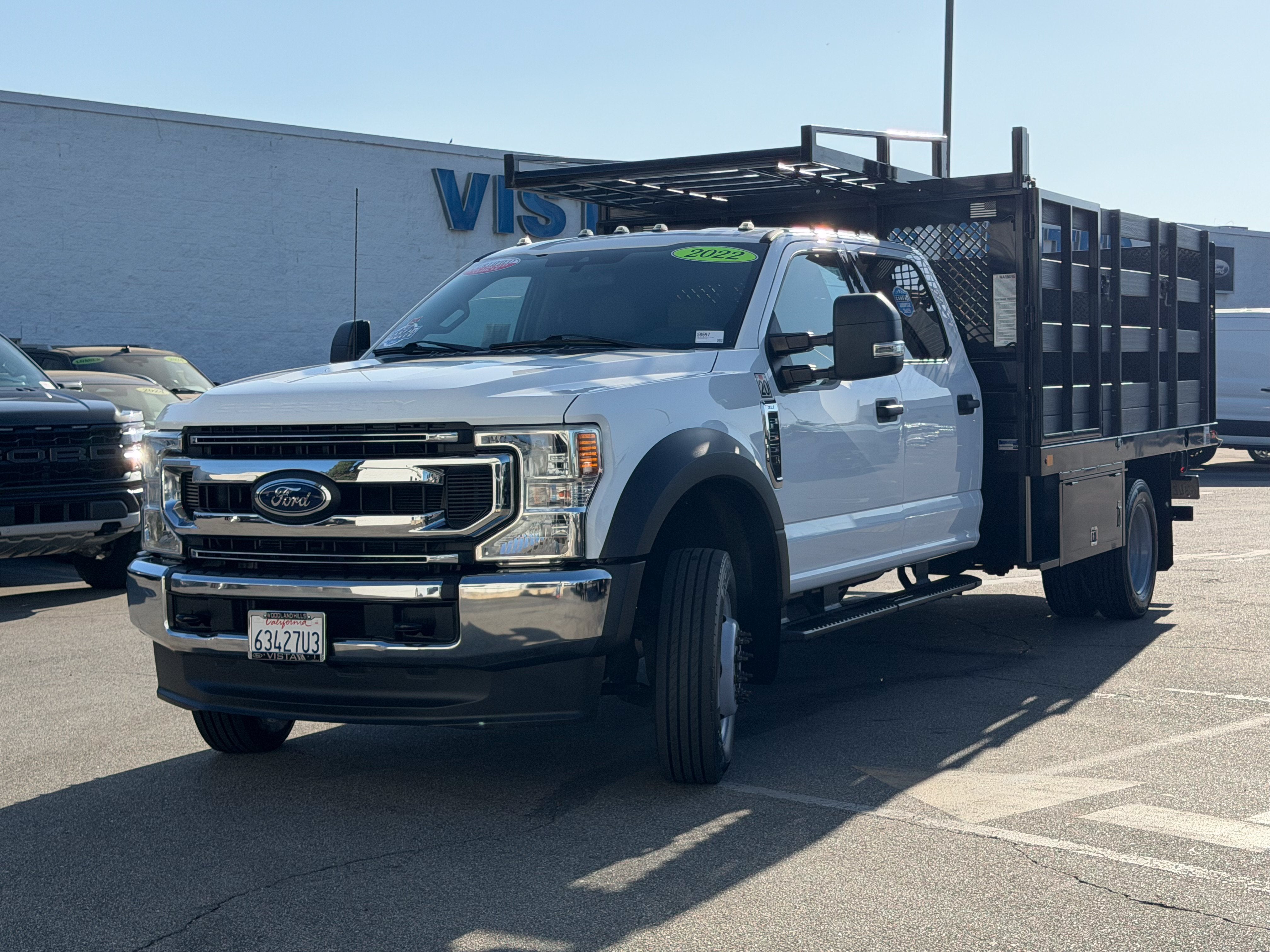 2022 Ford Super Duty F-550 DRW XLT 2WD Crew Cab 203 WB 84 CA