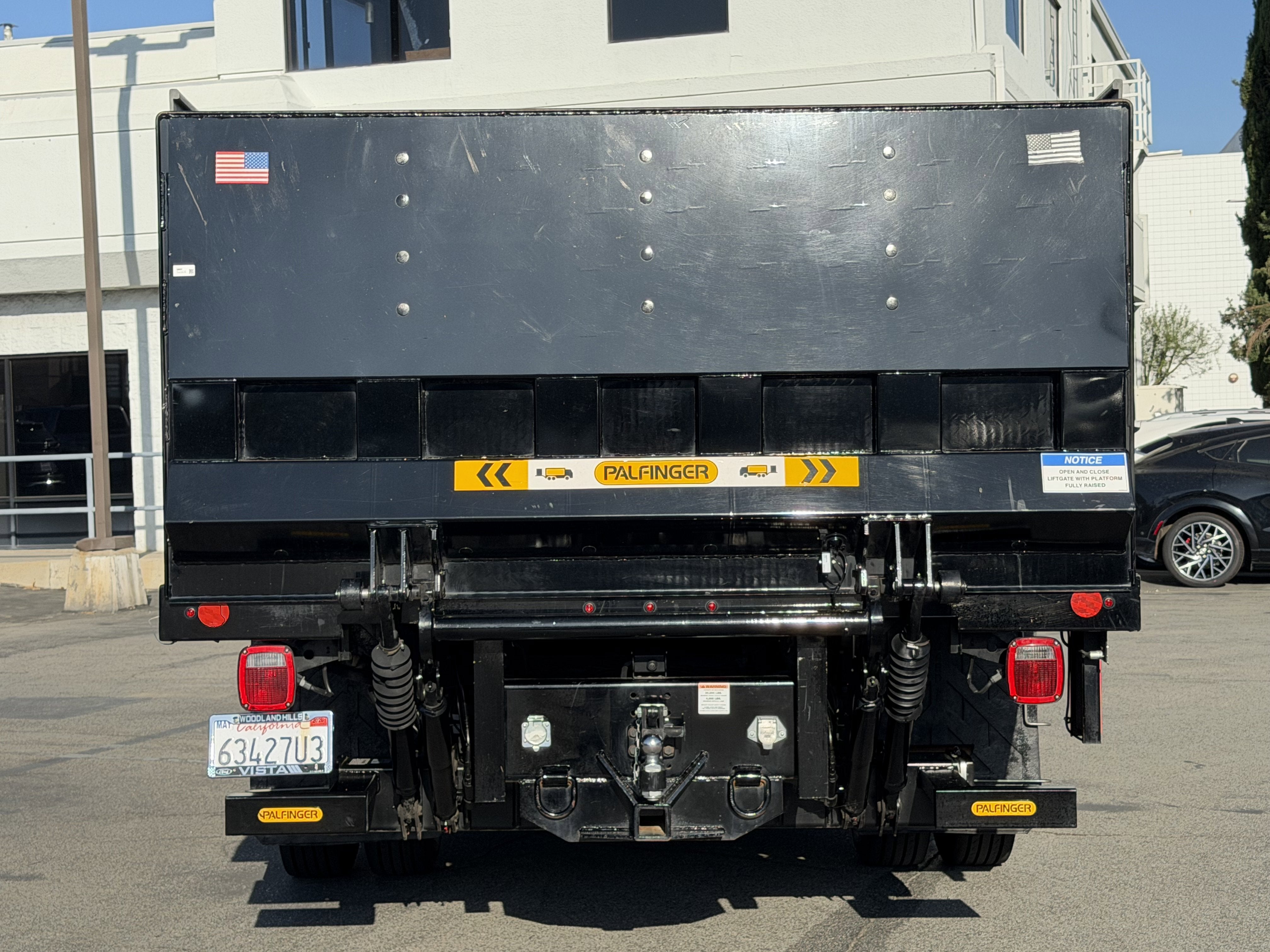 2022 Ford Super Duty F-550 DRW XLT 2WD Crew Cab 203 WB 84 CA