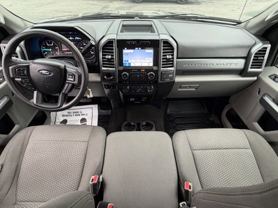 2017 Ford Super Duty F-550 DRW XLT 2WD Crew Cab 203 WB 84 CA