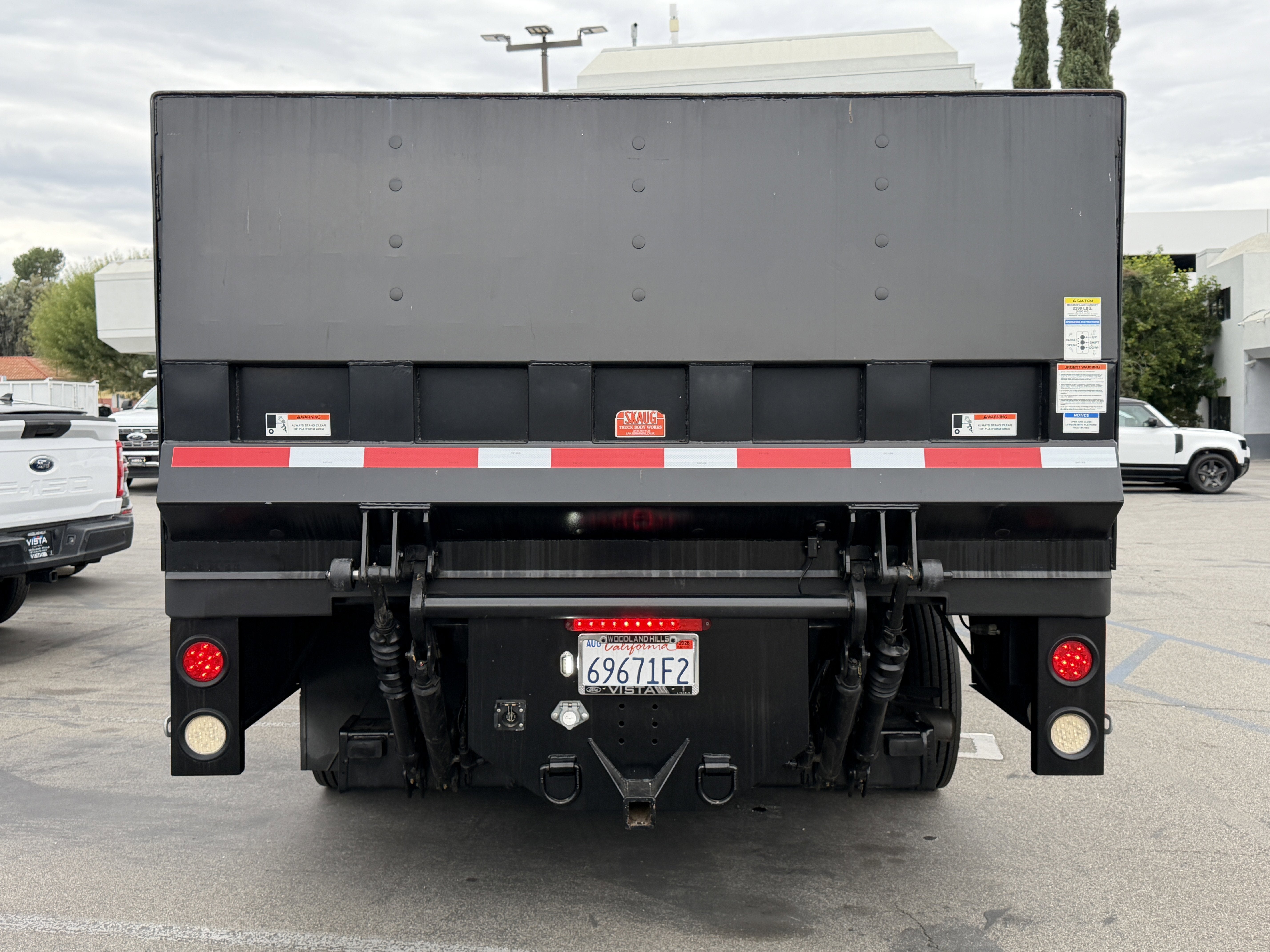 2017 Ford Super Duty F-550 DRW XLT 2WD Crew Cab 203 WB 84 CA