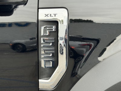 2017 Ford Super Duty F-550 DRW XLT 2WD Crew Cab 203 WB 84 CA