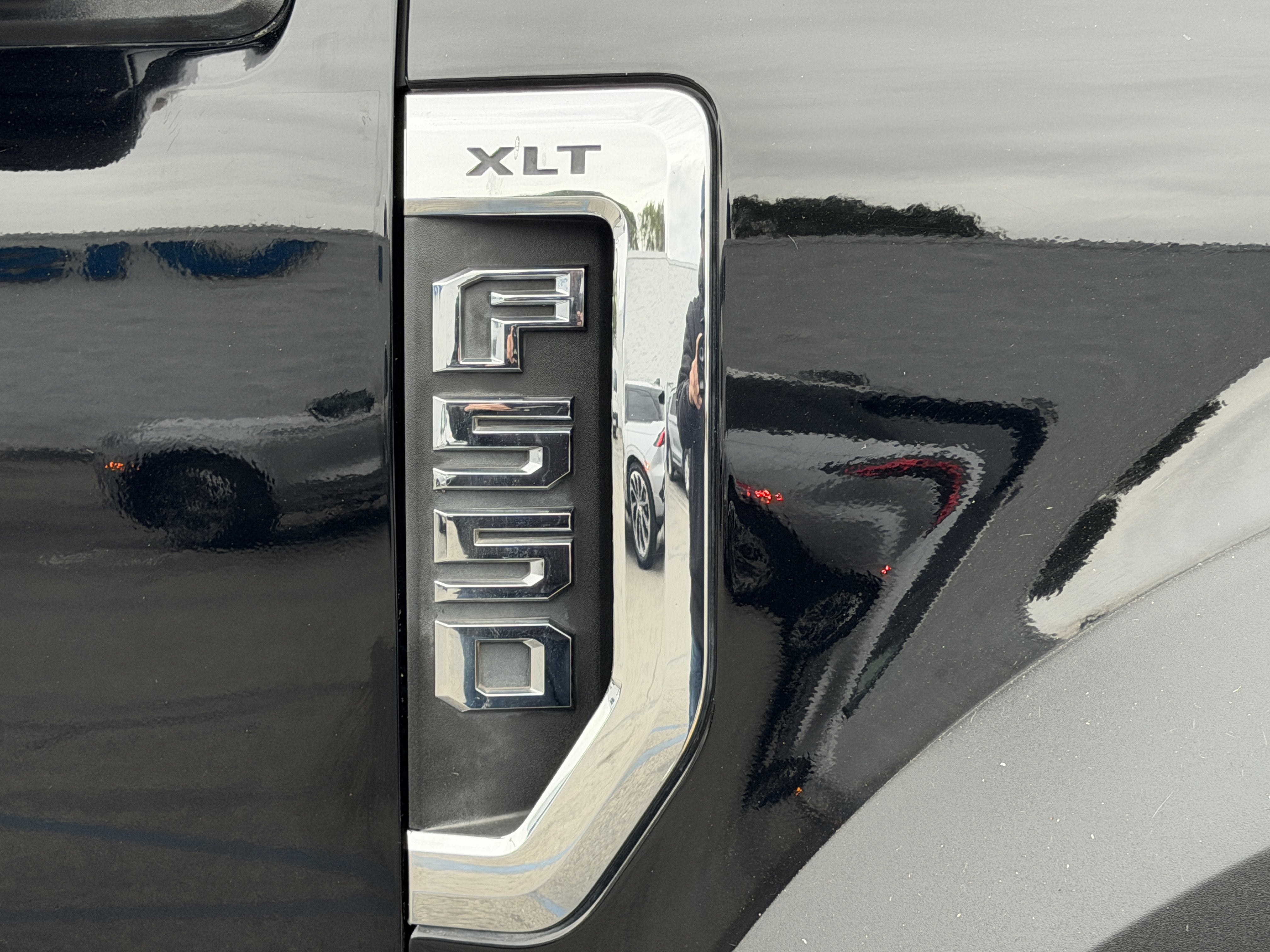 2017 Ford Super Duty F-550 DRW XLT 2WD Crew Cab 203 WB 84 CA