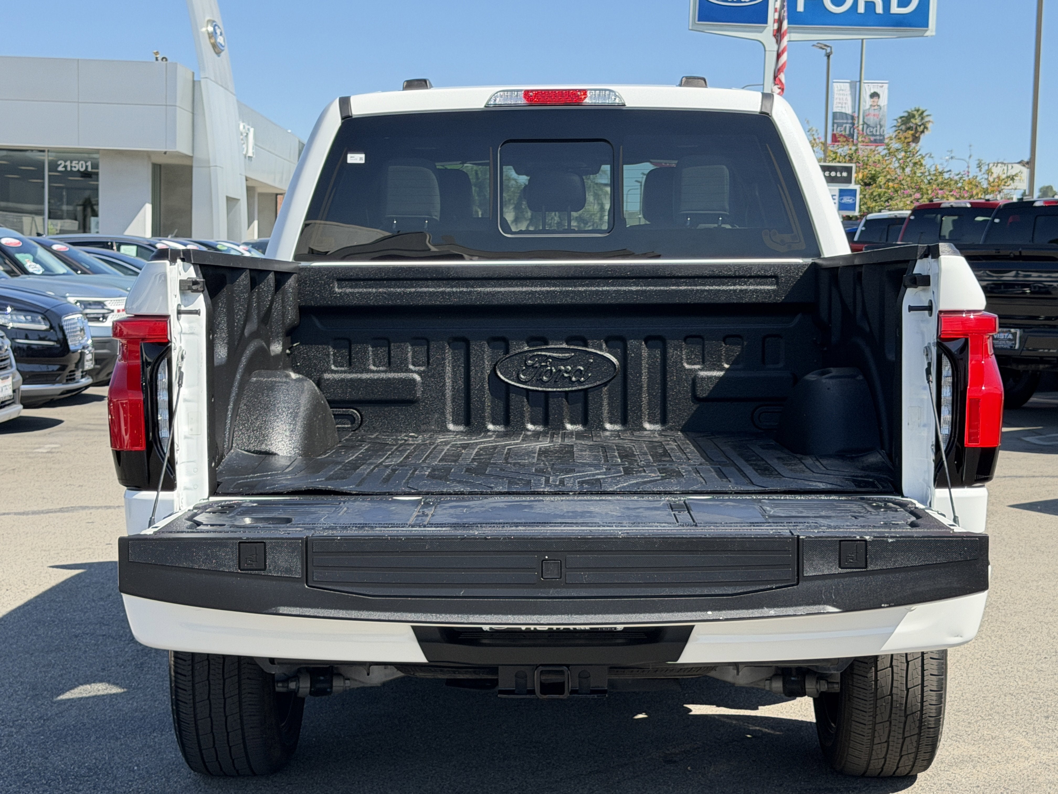 2023 Ford F-150 Lightning Platinum 4WD SuperCrew 5.5' Box