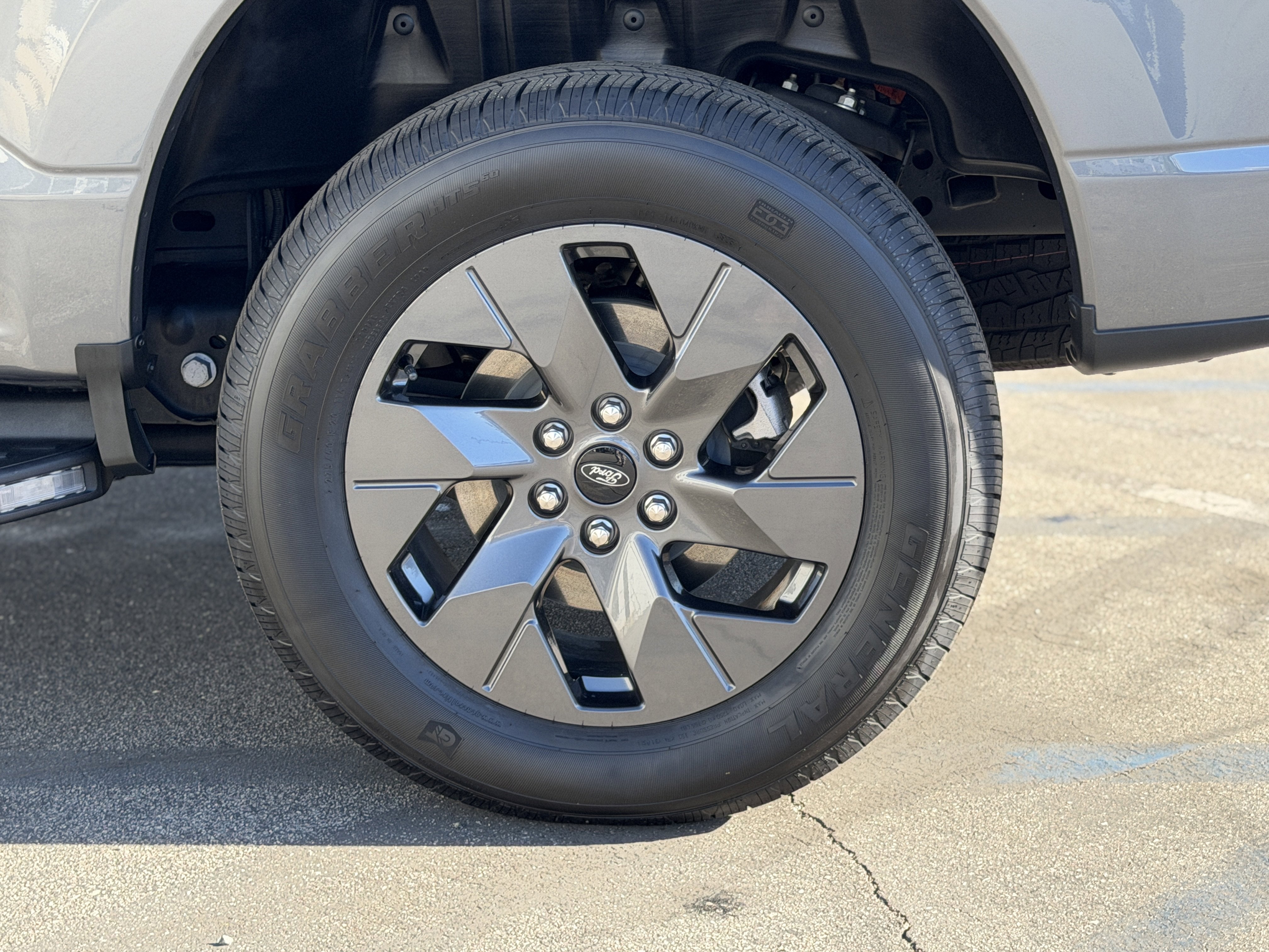 2023 Ford F-150 Lightning LARIAT