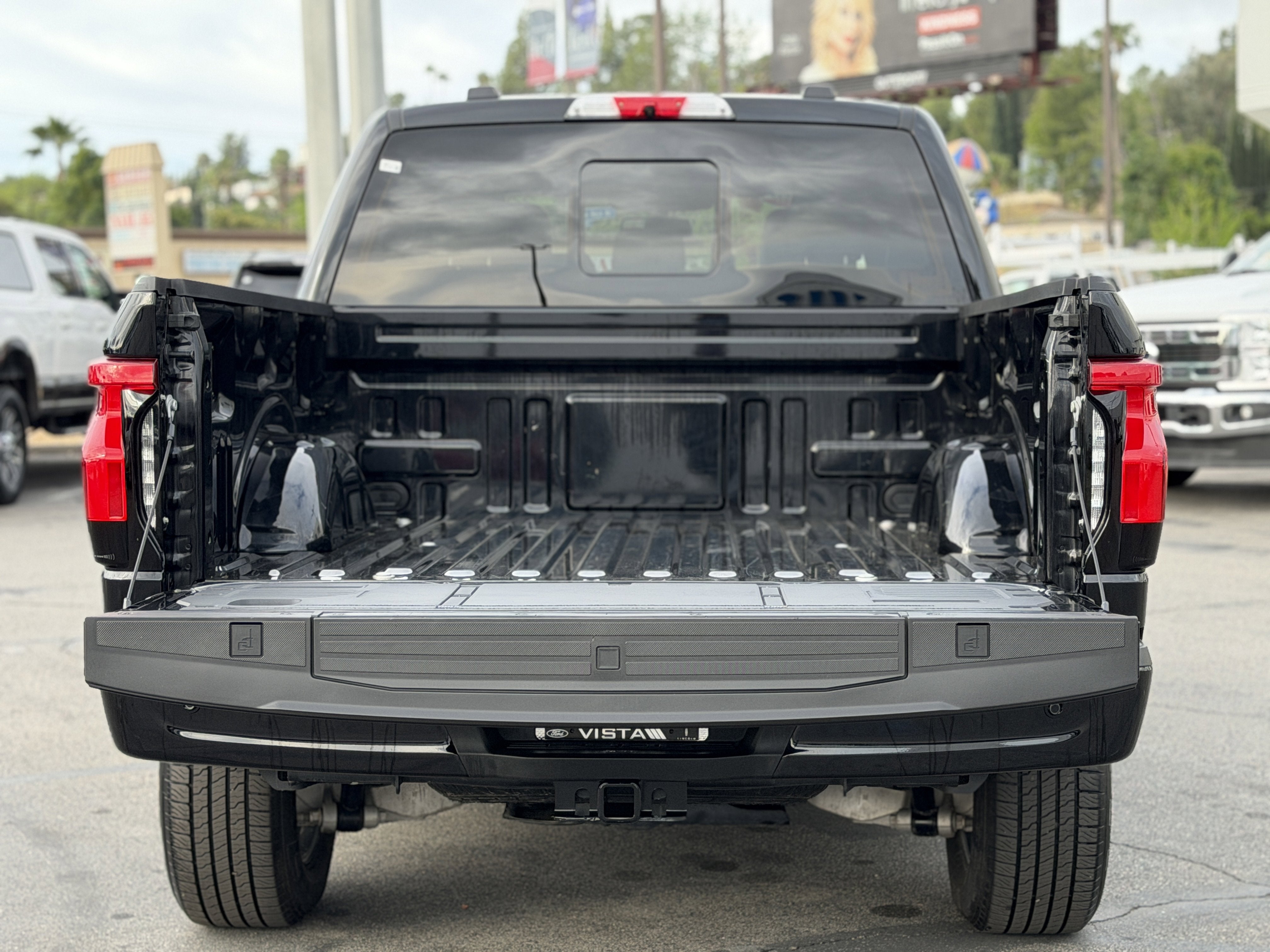 2025 Ford F-150 Lightning LARIAT