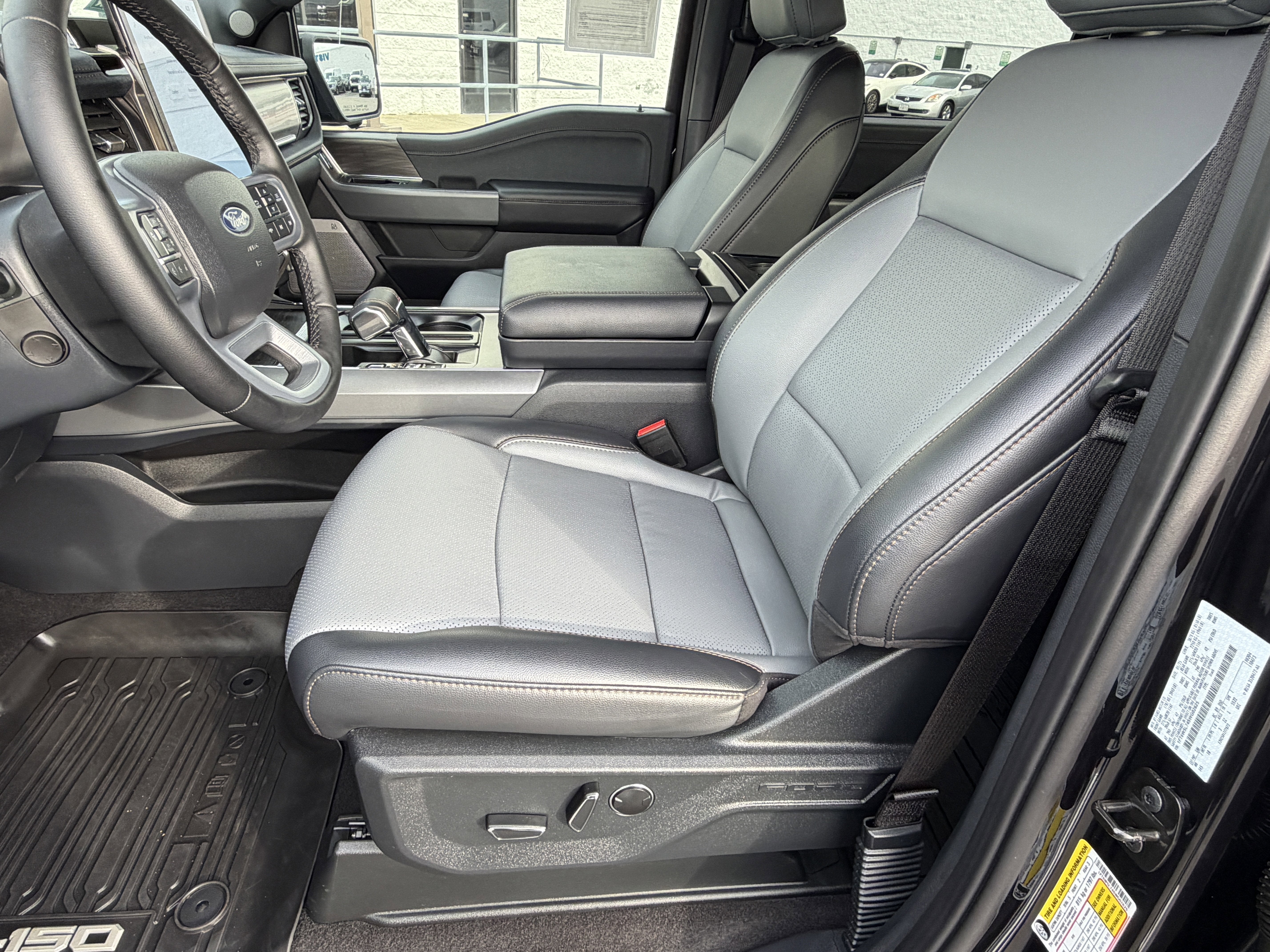 2025 Ford F-150 Lightning LARIAT