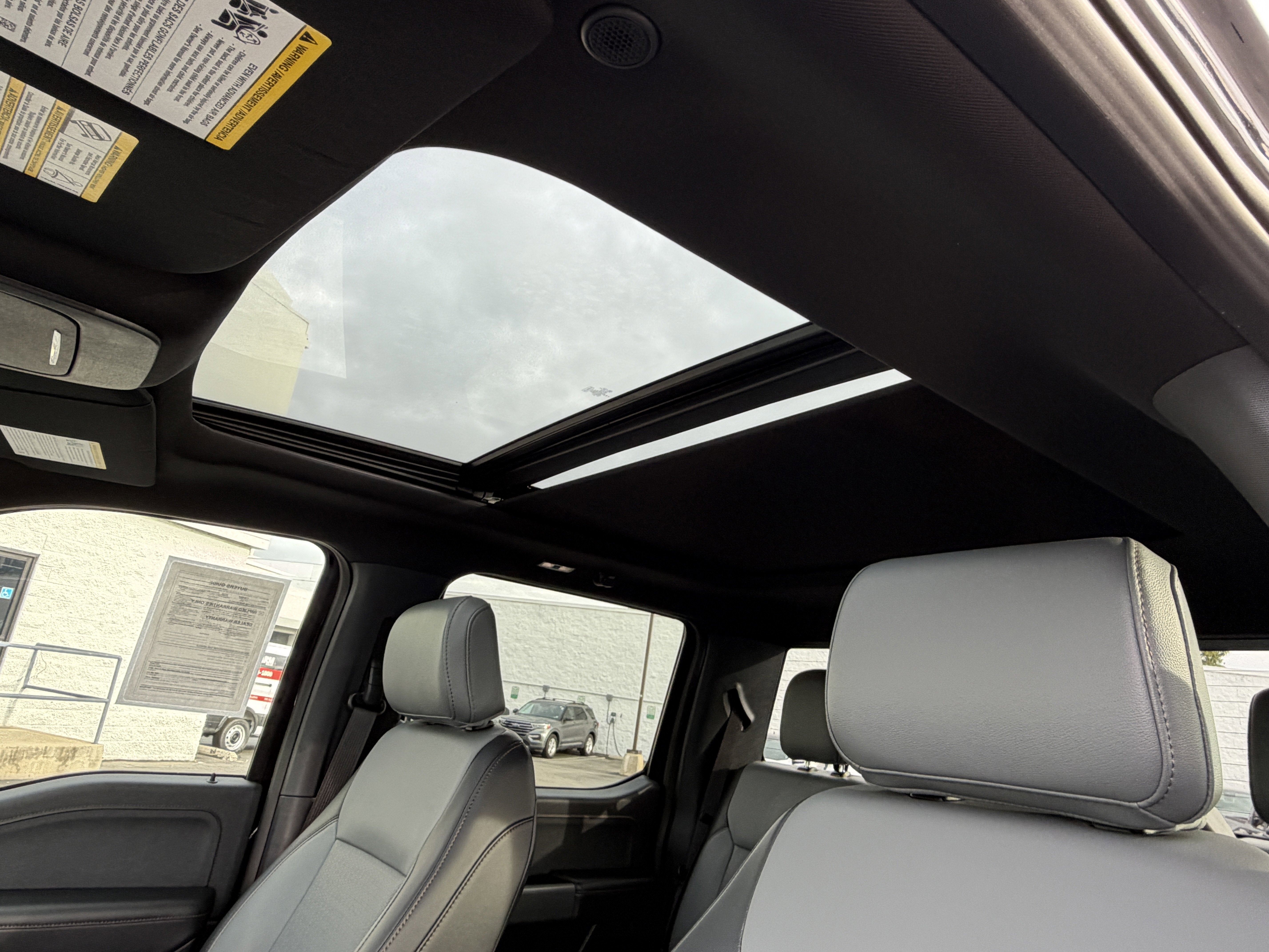 2025 Ford F-150 Lightning LARIAT