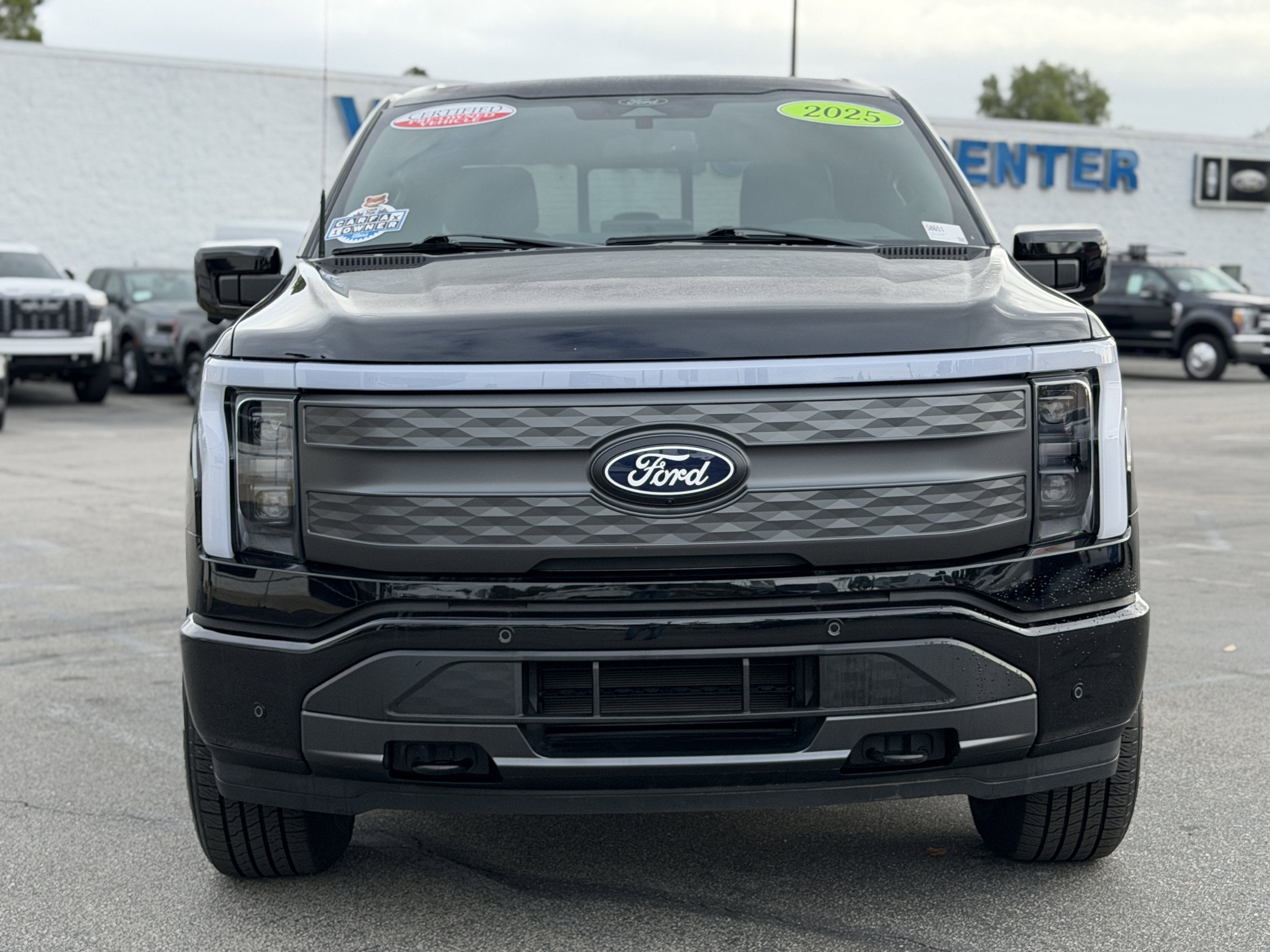 2025 Ford F-150 Lightning LARIAT