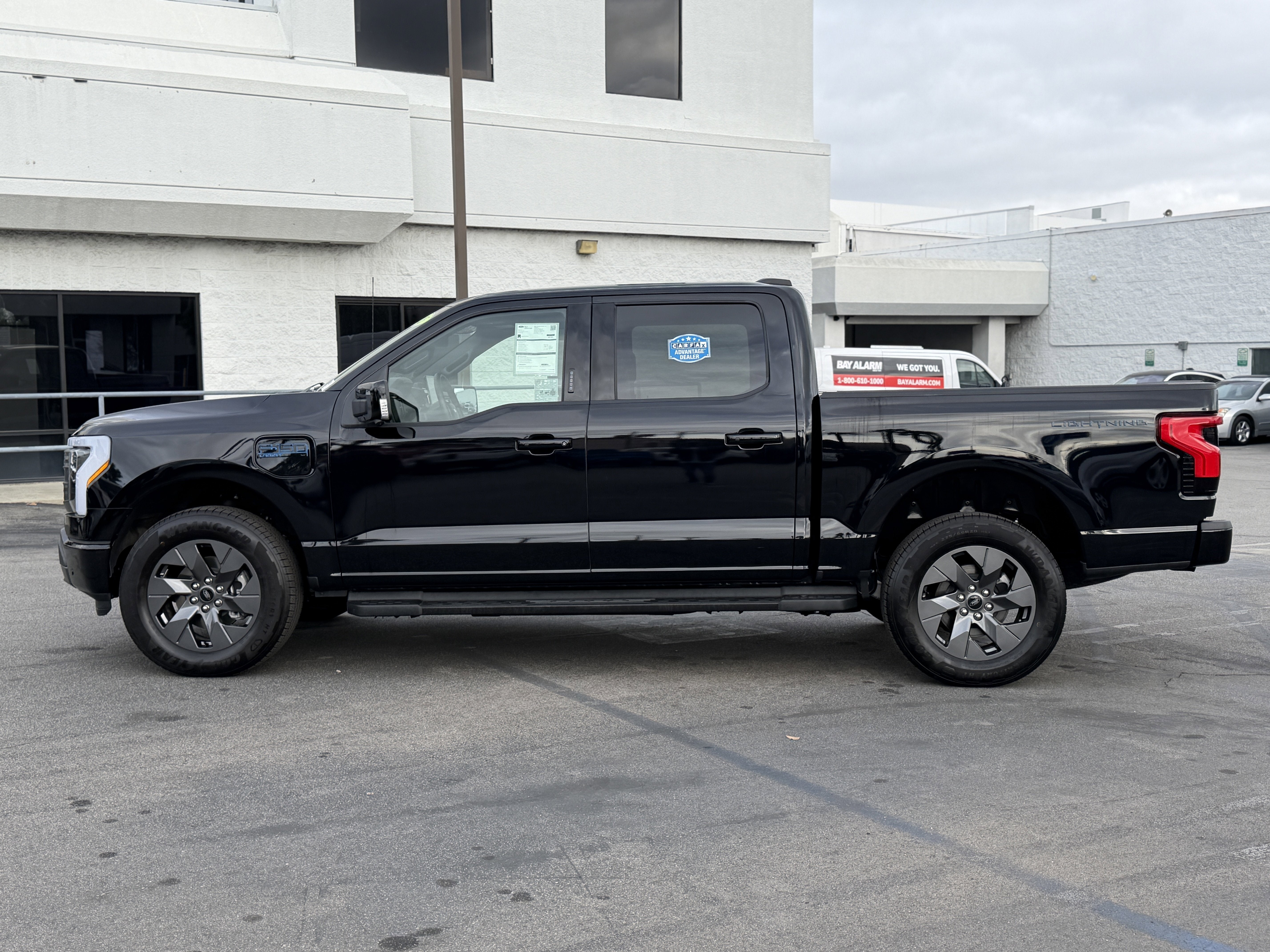 2025 Ford F-150 Lightning LARIAT