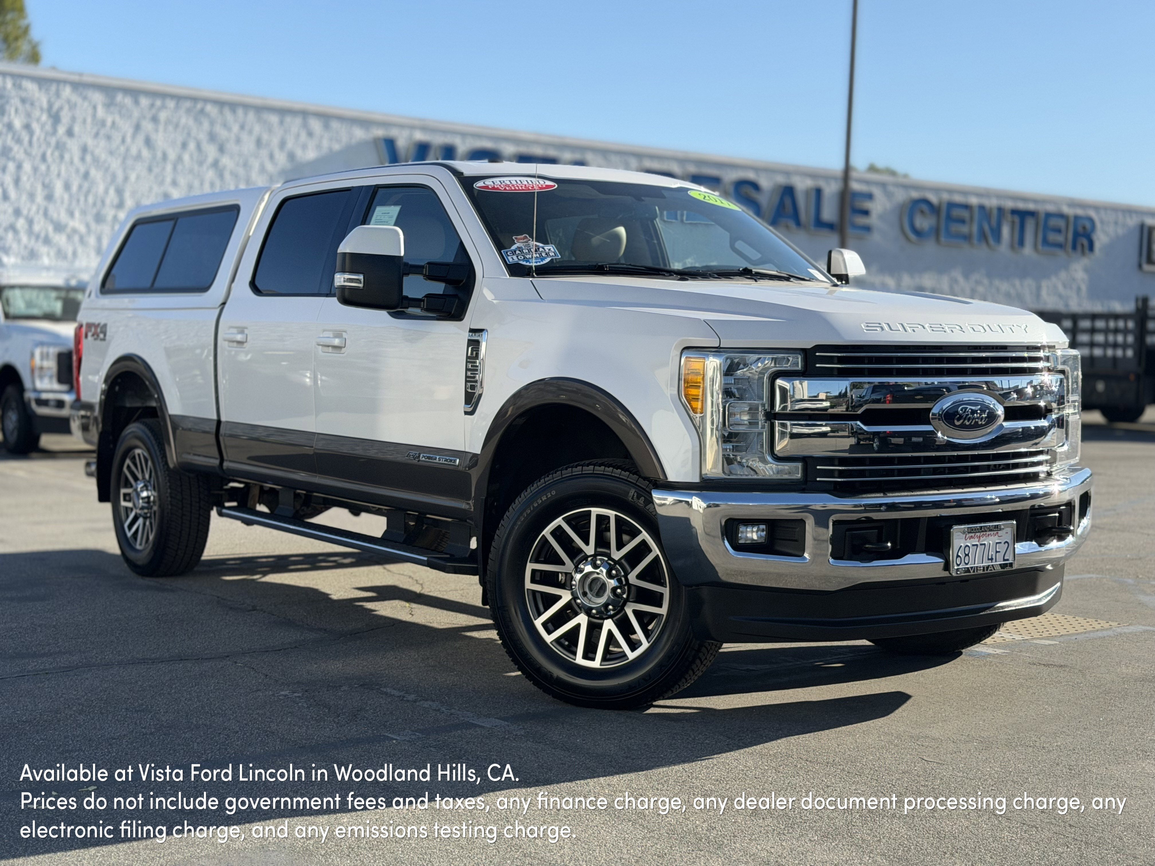 2017 Ford Super Duty F-250 SRW Lariat 4WD Crew Cab 8' Box