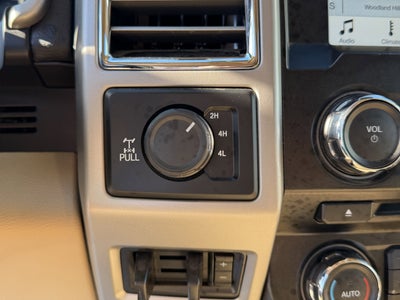 2017 Ford Super Duty F-250 SRW Lariat 4WD Crew Cab 8' Box