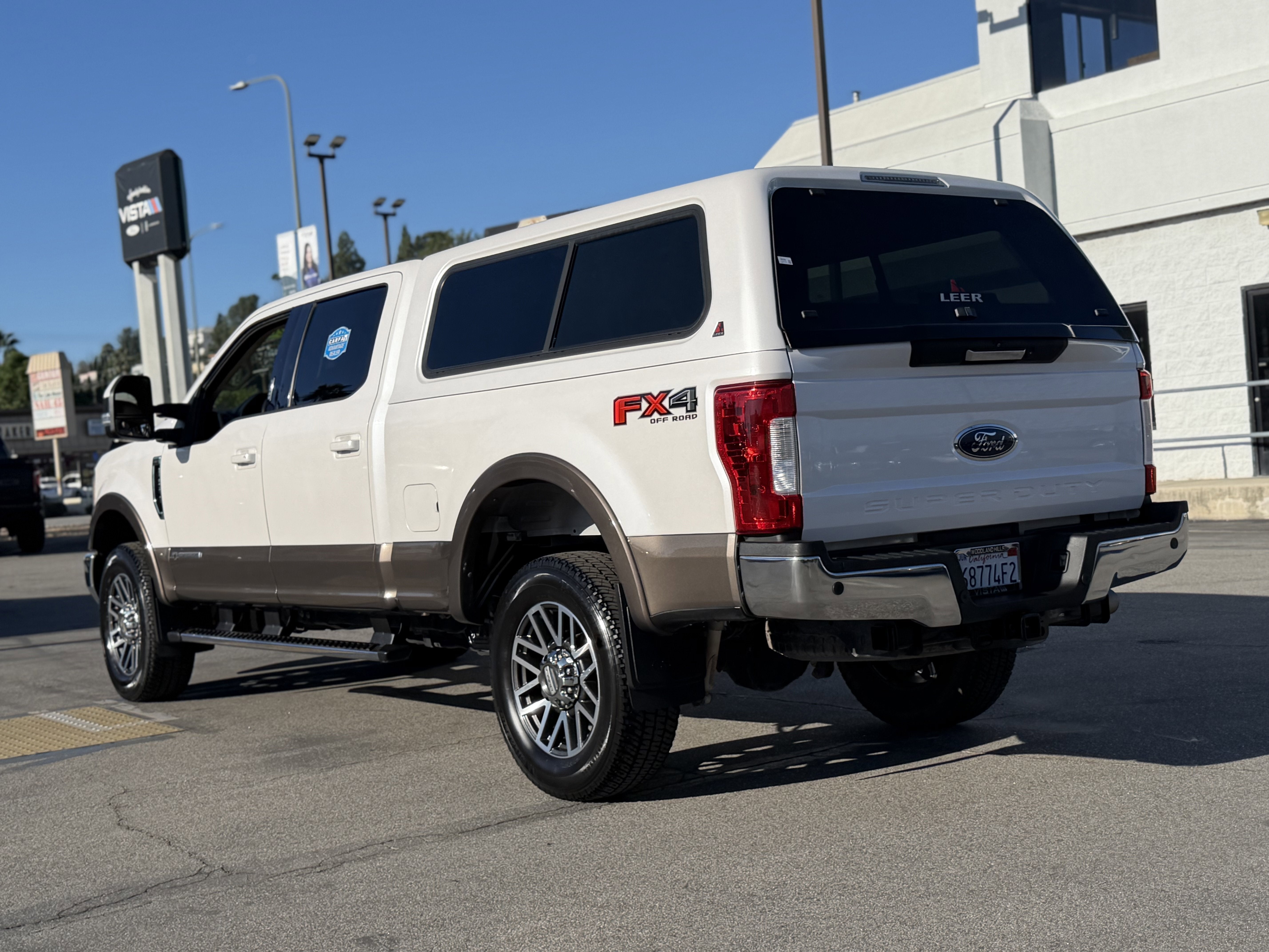 2017 Ford Super Duty F-250 SRW Lariat 4WD Crew Cab 8' Box