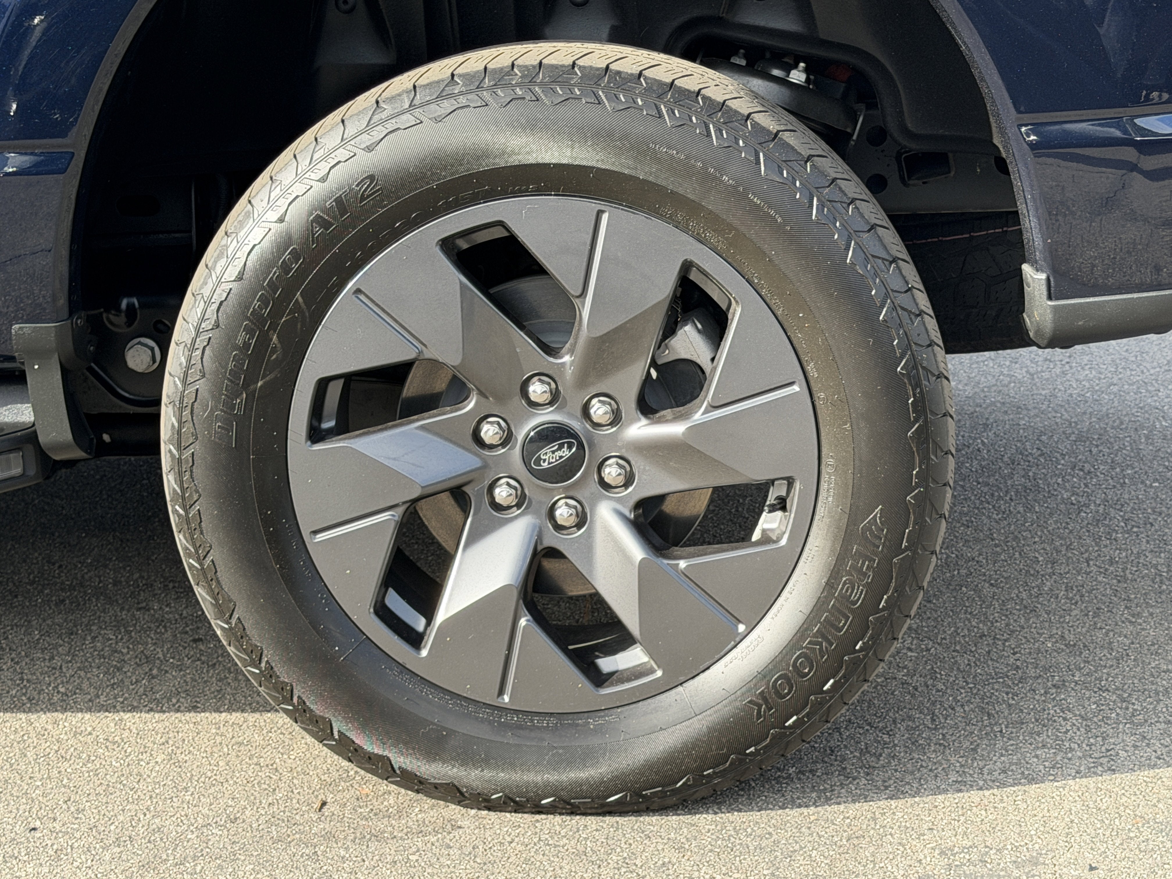 2023 Ford F-150 Lightning LARIAT 4WD SuperCrew 5.5' Box