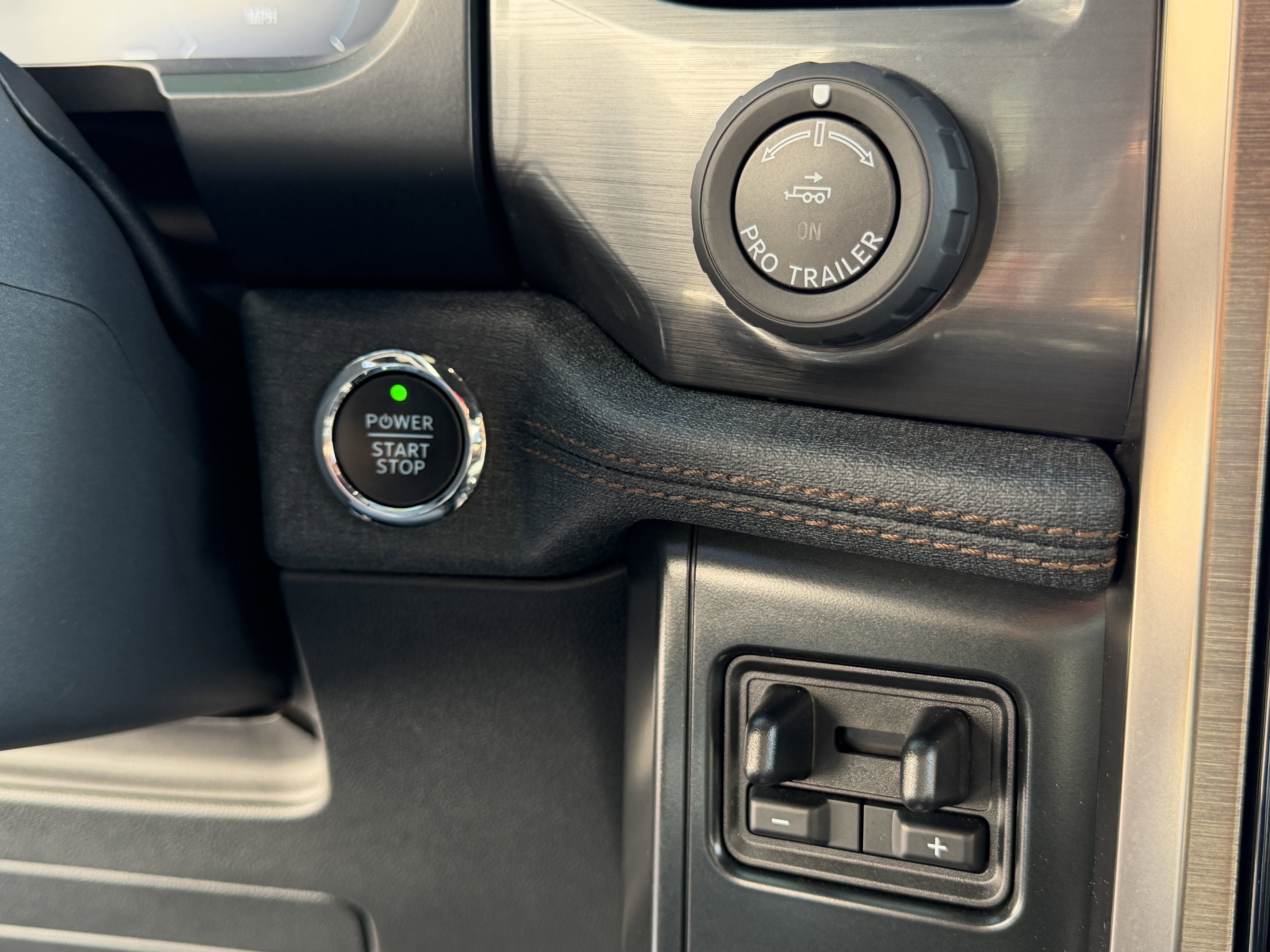 2022 Ford F-150 Lightning LARIAT