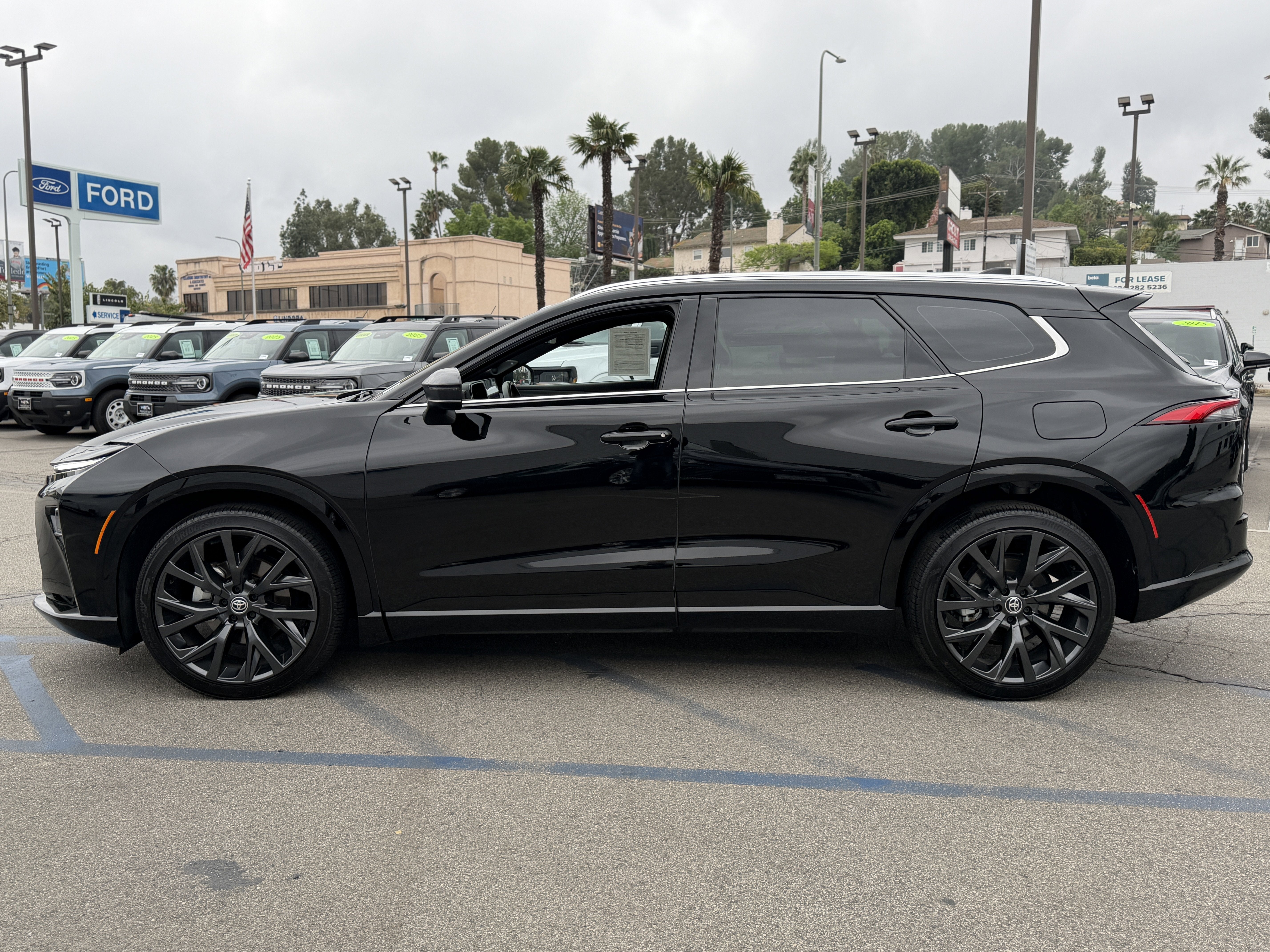 2025 Toyota Crown Signia XLE