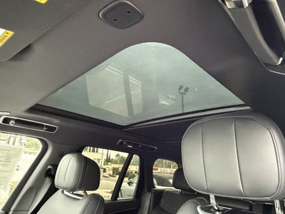 2025 Land Rover Range Rover SE