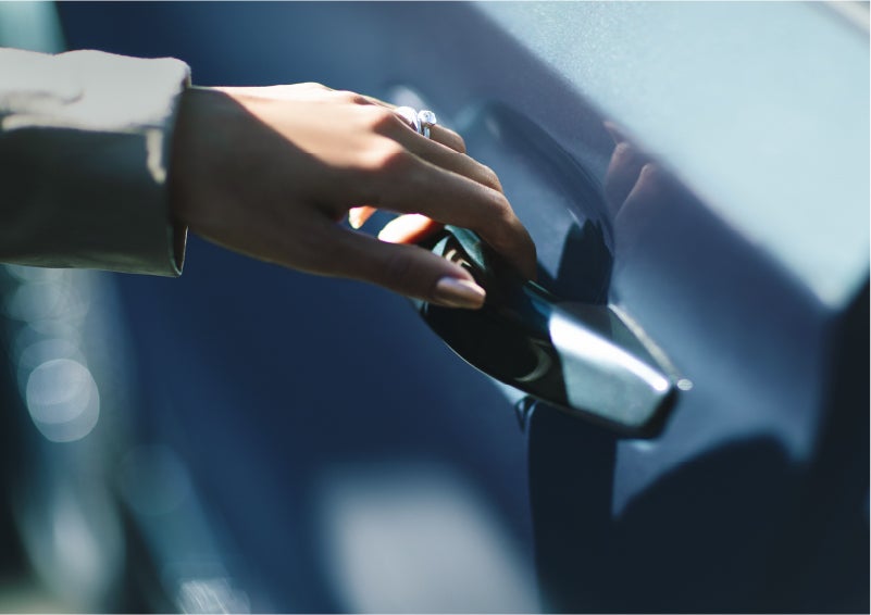 A hand gracefully grips the Light Touch Handle of a 2023 Lincoln Aviator® SUV to demonstrate its ease of use | Vista Lincoln Woodland Hills in Woodland Hills CA