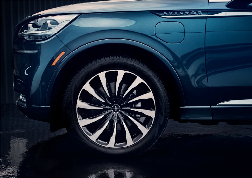 The 2023 Lincoln Aviator® Black Label Grand Touring model with unique 12-spoke wheel | Vista Lincoln Woodland Hills in Woodland Hills CA