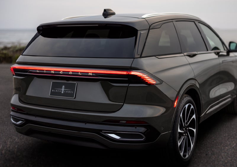 The rear of a 2024 Lincoln Black Label Nautilus® SUV displays full LED rear lighting. | Vista Lincoln Woodland Hills in Woodland Hills CA