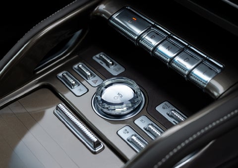 A crystal-inspired volume knob is shown in the center floor console of a 2024 Lincoln Nautilus® SUV. | Vista Lincoln Woodland Hills in Woodland Hills CA