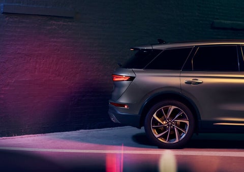 A dramatization of a 2025 Lincoln Corsair® SUV is shown backing up toward a wall. | Vista Lincoln Woodland Hills in Woodland Hills CA