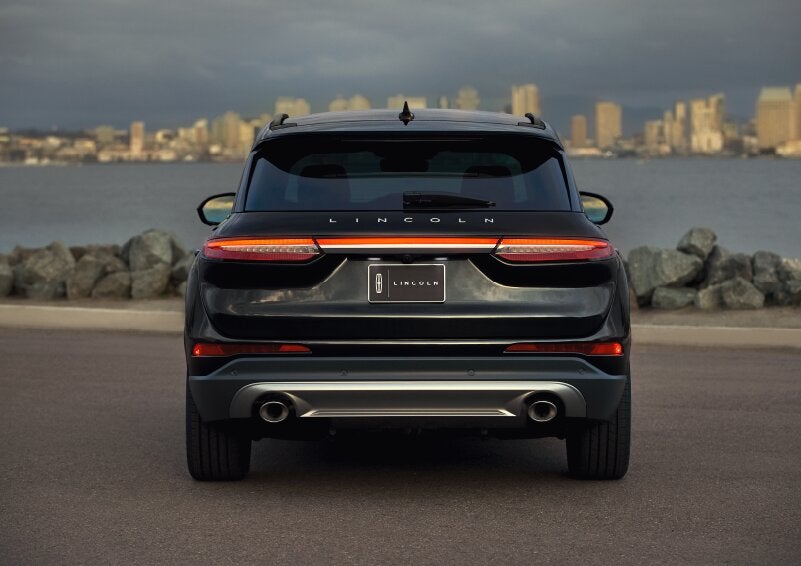 The rear lighting of the 2025 Lincoln Corsair® SUV spans the entire width of the vehicle. | Vista Lincoln Woodland Hills in Woodland Hills CA