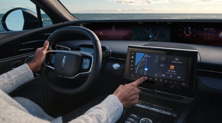 The driver of a 2025 Lincoln Nautilus® SUV interacts with the new Lincoln Digital Experience. | Vista Lincoln Woodland Hills in Woodland Hills CA