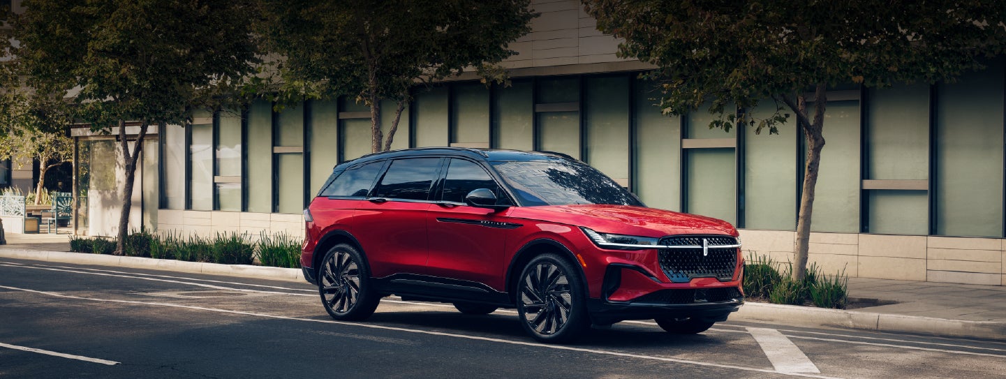A 2025 Lincoln Nautilus® SUV with an available hybrid powertrain is parked in an urban setting. | Vista Lincoln Woodland Hills in Woodland Hills CA