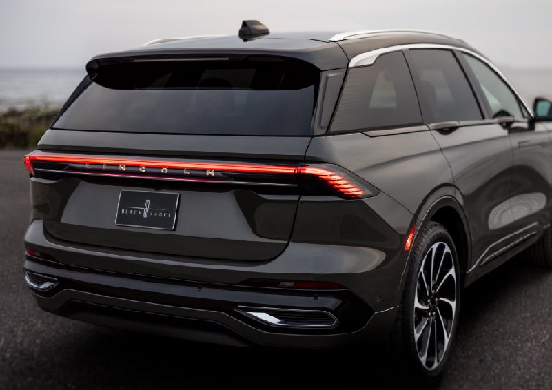 The rear of a 2025 Lincoln Black Label Nautilus® SUV displays full LED rear lighting. | Vista Lincoln Woodland Hills in Woodland Hills CA