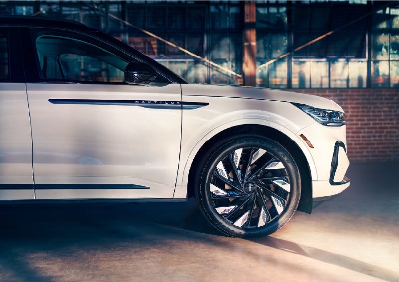 The wheels of the available Jet Appearance Package are highlighted. | Vista Lincoln Woodland Hills in Woodland Hills CA