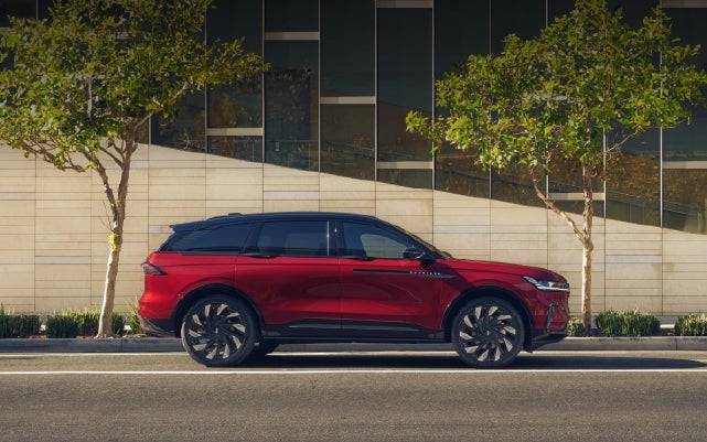 A 2026 Lincoln Nautilus® SUV with an available Hybrid Powertrain is parked in an urban setting. | Vista Lincoln Woodland Hills in Woodland Hills CA