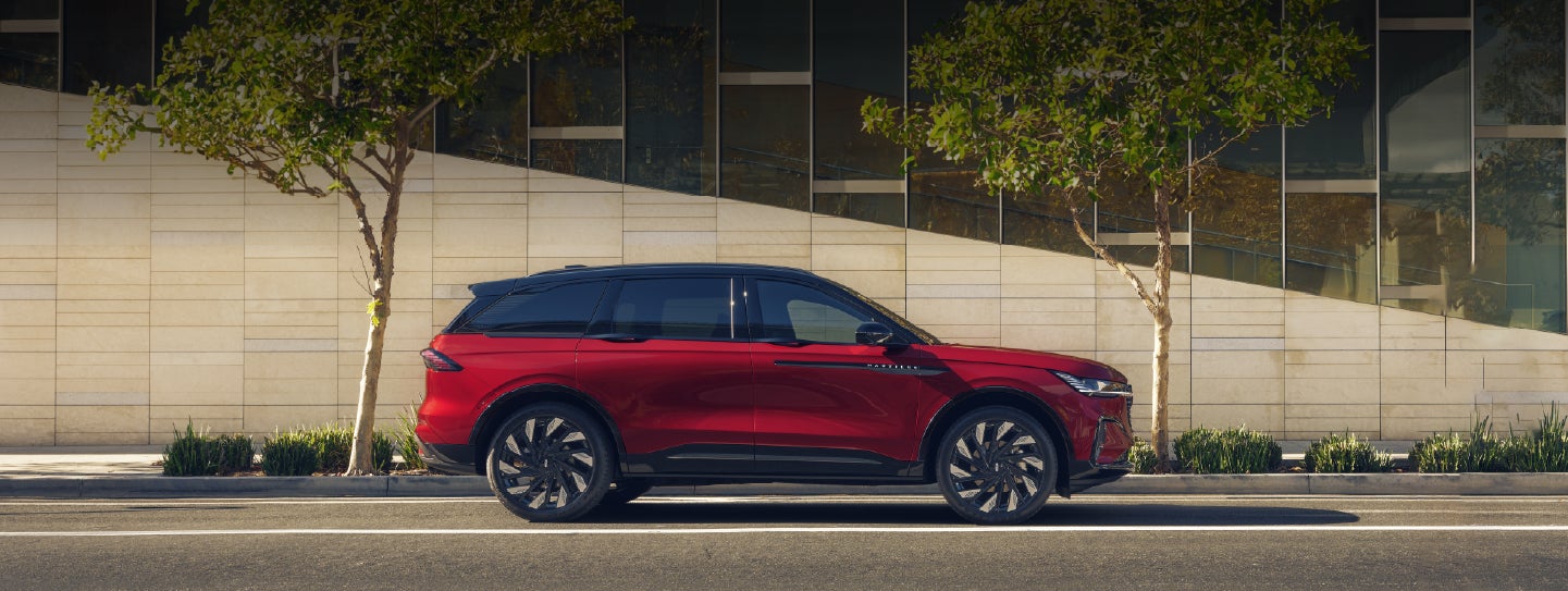A 2026 Lincoln Nautilus® SUV with an available Hybrid Powertrain is parked in an urban setting. | Vista Lincoln Woodland Hills in Woodland Hills CA